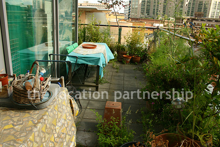 Eclectic, arty, inner city apartment with lots of character and prime views of the gherkin. Better suited to photo shoots.