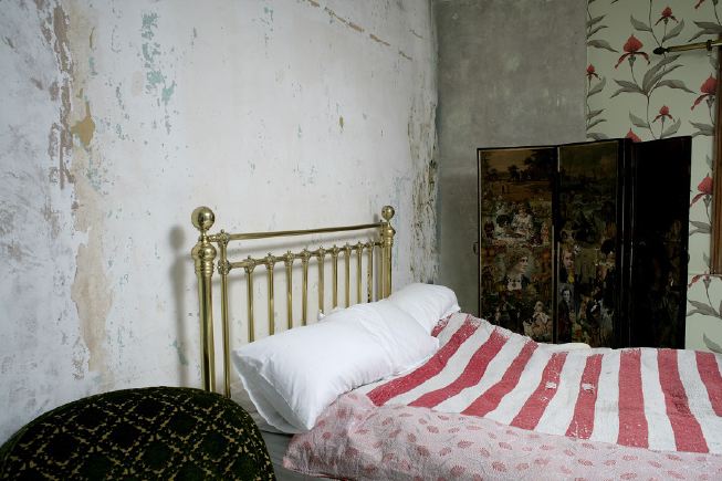 Unique location house with a variety of different backdrops to suit any kind of shoot. NB- props and decor can change in here so check in with us.