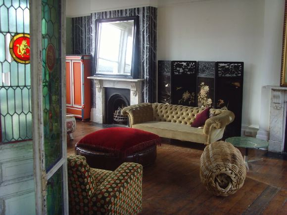 Unique location house with a variety of different backdrops to suit any kind of shoot. NB- props and decor can change in here so check in with us.