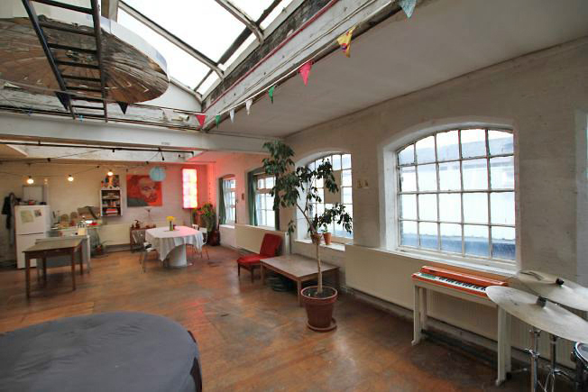 Great loft apartment with loads of natural light and relaxed bohemian feel.