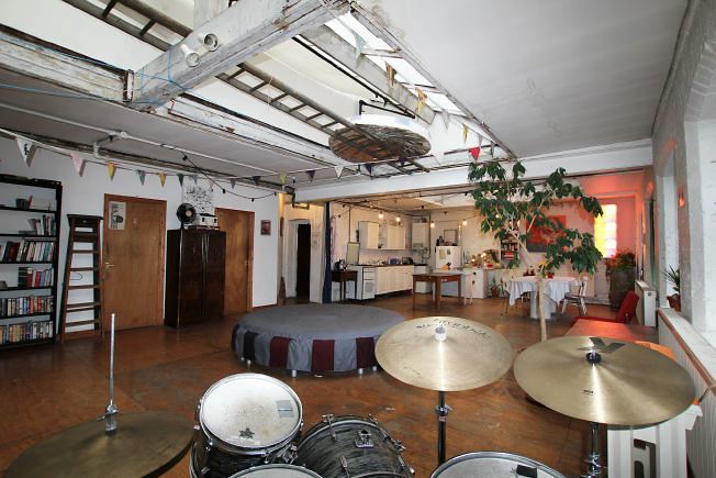 Great loft apartment with loads of natural light and relaxed bohemian feel.