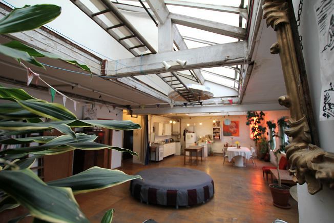Great loft apartment with loads of natural light and relaxed bohemian feel.