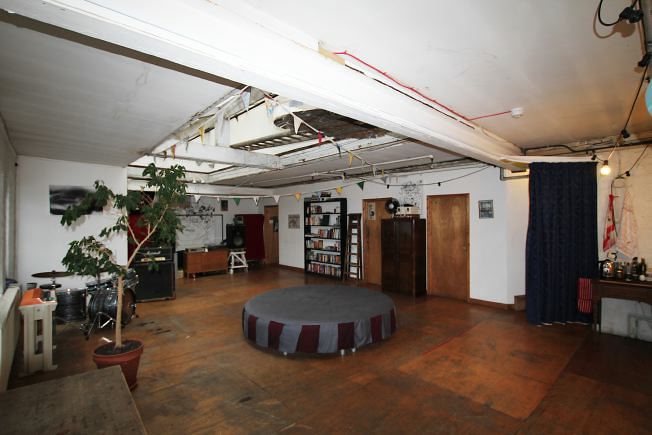 Great loft apartment with loads of natural light and relaxed bohemian feel.