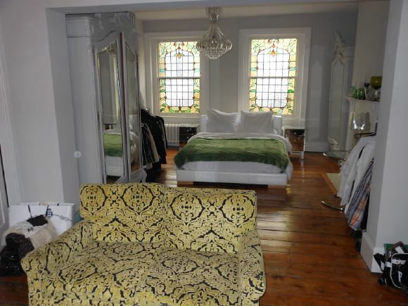 3,500 sq ft of space including a warehouse studio and darkroom behind spread over 4 floors of a townhouse with an eclectic mix of Georgian and Edwardian styles retaining original features.