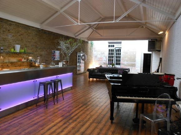 3,500 sq ft of space including a warehouse studio and darkroom behind spread over 4 floors of a townhouse with an eclectic mix of Georgian and Edwardian styles retaining original features.