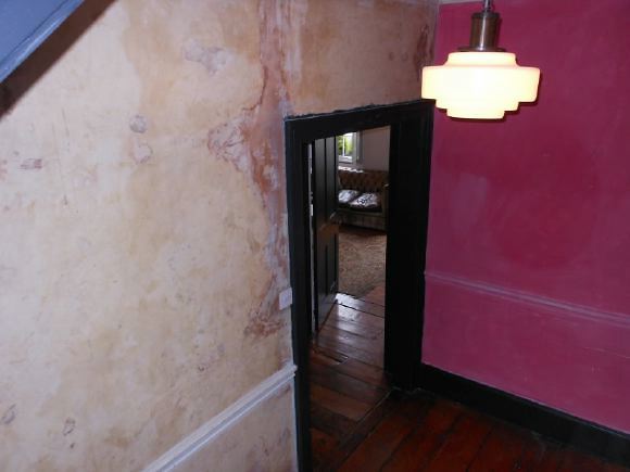 3,500 sq ft of space including a warehouse studio and darkroom behind spread over 4 floors of a townhouse with an eclectic mix of Georgian and Edwardian styles retaining original features.