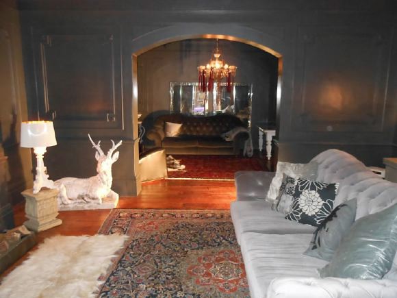 3,500 sq ft of space including a warehouse studio and darkroom behind spread over 4 floors of a townhouse with an eclectic mix of Georgian and Edwardian styles retaining original features.