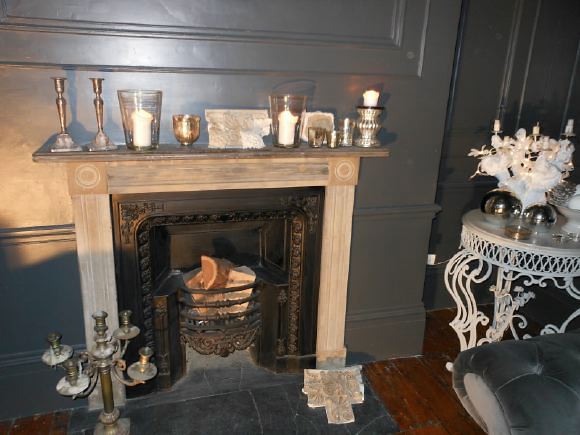 3,500 sq ft of space including a warehouse studio and darkroom behind spread over 4 floors of a townhouse with an eclectic mix of Georgian and Edwardian styles retaining original features.