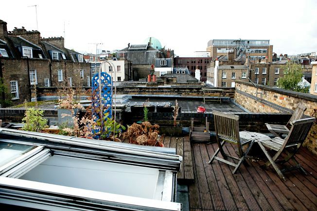 A Mews property with a photographic studio o on the ground floor and a bespoke apartment on the 1st floor with a 500 sq ft roof terrace.