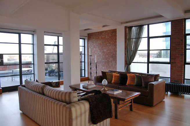 Large central loft apartment with lots of natural light and a roof terrace with views over Kings Cross.