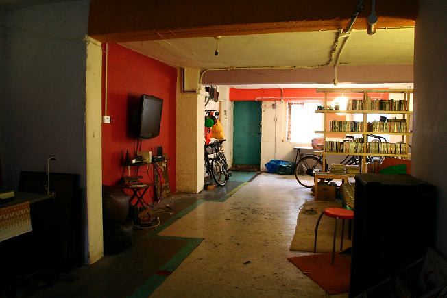 Workshop converted into a flat on one level with 4 bedrooms, concrete floors and exposed brick walls.
