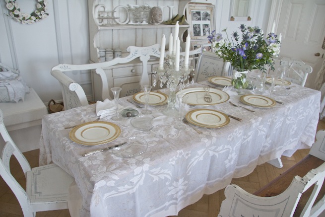 Beautiful apartment with parquet floors, wall and ceiling molds and original fireplaces dating back to 1886. The apartment is filled with antique Swedish Gustavian and handmade bespoke furniture.