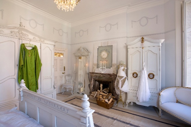 Beautiful apartment with parquet floors, wall and ceiling molds and original fireplaces dating back to 1886. The apartment is filled with antique Swedish Gustavian and handmade bespoke furniture.
