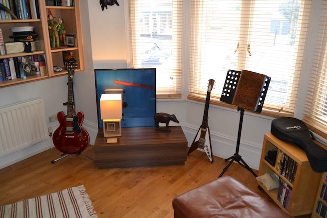 Ground floor flat in a converted Edwardian house. Amazing decorative ornaments and pictures hung throughout.