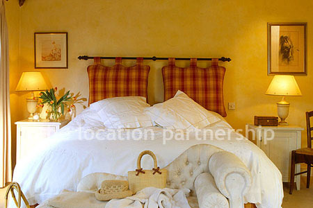 A large five bedroom cottage with a very Mediterranean exterior.