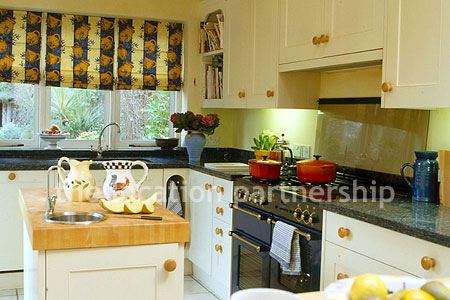 A large five bedroom cottage with a very Mediterranean exterior.