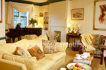 A large five bedroom cottage with a very Mediterranean exterior.