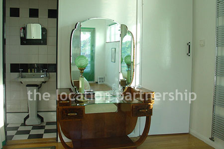 1930s art deco house, built in the style of a boat, in SE London. For more photos do code search on H1352