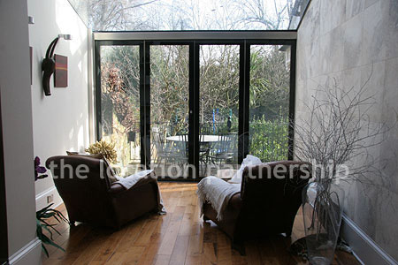 Unusual modern sitting room / conservatory