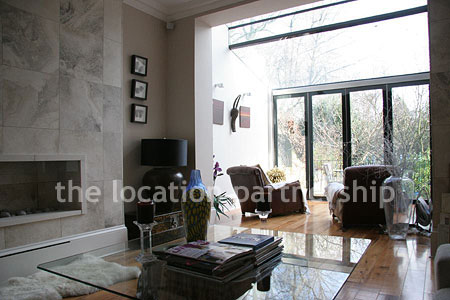 Unusual modern sitting room / conservatory