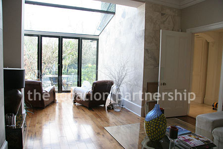 Unusual modern sitting room / conservatory