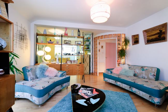 Pre-war bungalow renovated to give a Californian mid century Modern feel. The furnishings, fittings and decor are all authentic 40's. 50's. There is a large front and rear garden and long private driveway.