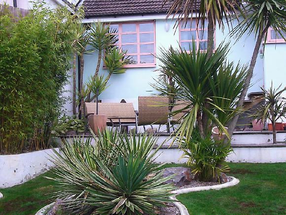 Pre-war bungalow renovated to give a Californian mid century Modern feel. The furnishings, fittings and decor are all authentic 40's. 50's. There is a large front and rear garden and long private driveway.