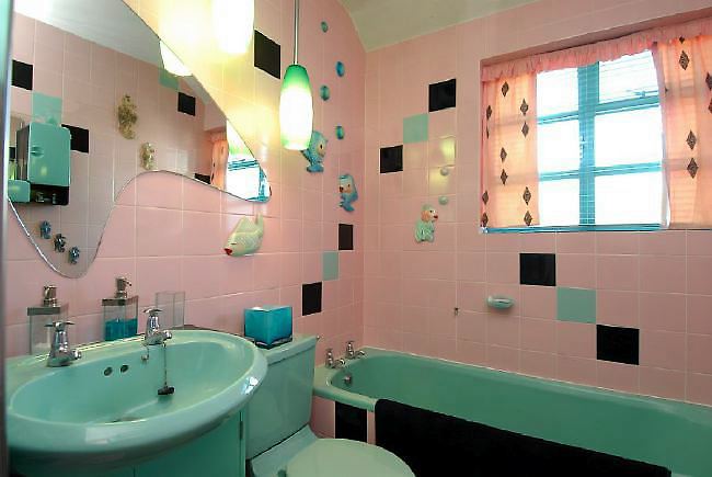 Pre-war bungalow renovated to give a Californian mid century Modern feel. The furnishings, fittings and decor are all authentic 40's. 50's. There is a large front and rear garden and long private driveway.
