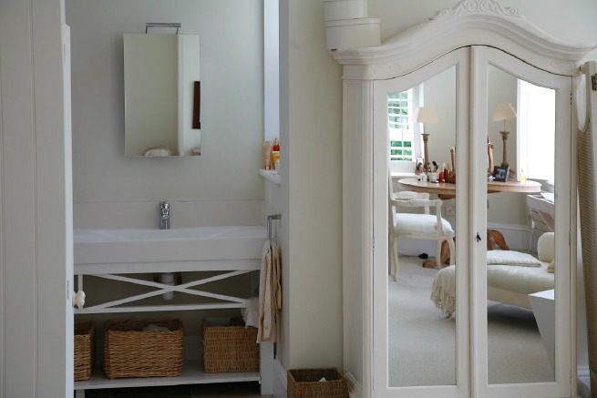 Great contemporary free-standing bath in a huge light bedroom with plantation shutters and a separate en-suite.