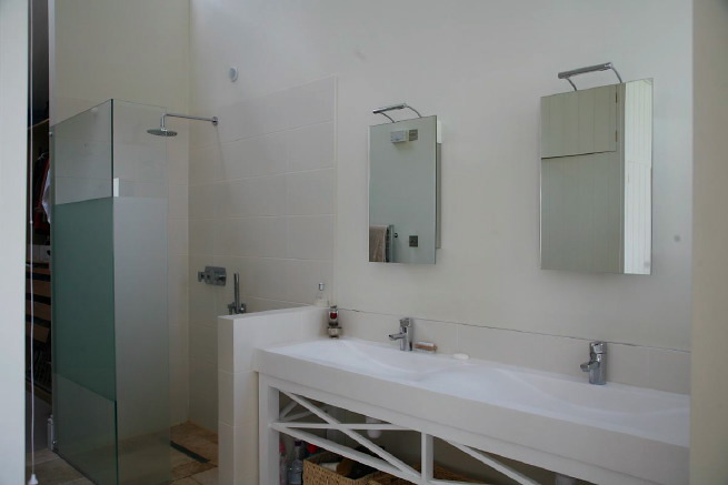 Great contemporary free-standing bath in a huge light bedroom with plantation shutters and a separate en-suite.