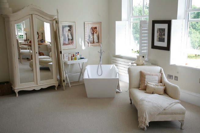 Great contemporary free-standing bath in a huge light bedroom with plantation shutters and a separate en-suite.