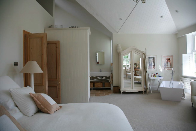 Great contemporary free-standing bath in a huge light bedroom with plantation shutters and a separate en-suite.