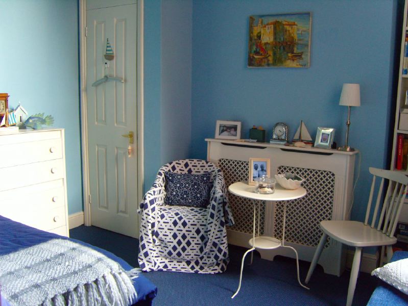 Lovely garden flat in a Victorian red brick house with a conservatory looking into a mature garden