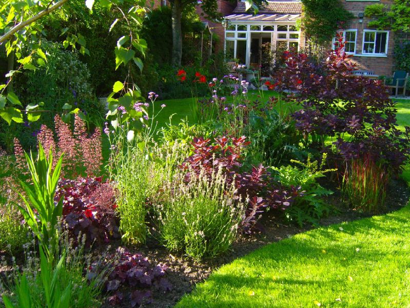 Lovely garden flat in a Victorian red brick house with a conservatory looking into a mature garden