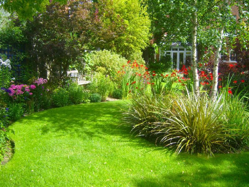 Lovely garden flat in a Victorian red brick house with a conservatory looking into a mature garden