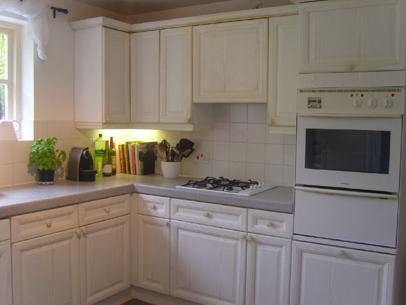 Lovely garden flat in a Victorian red brick house with a conservatory looking into a mature garden