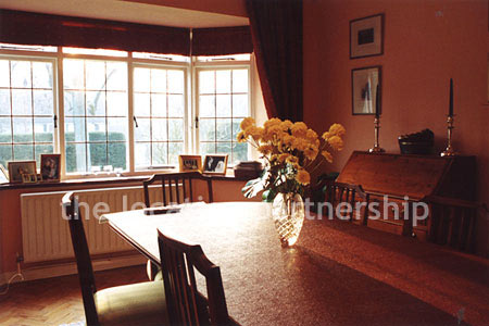 Double length sitting / dining room.