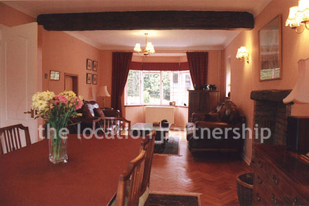 Double length sitting / dining room.