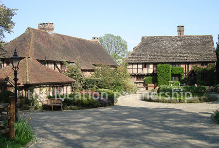 A large country house with 9 acre rural surroundings with private driveway, forecourt and tennis court.