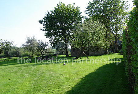 A large country house with 9 acre rural surroundings with private driveway, forecourt and tennis court.