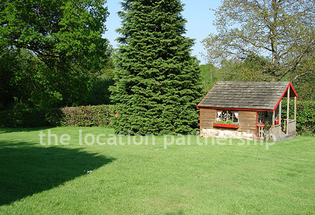 A large country house with 9 acre rural surroundings with private driveway, forecourt and tennis court.