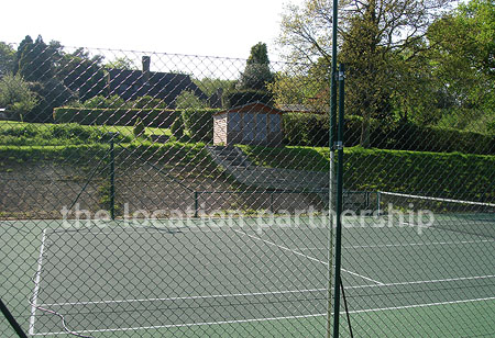 A large country house with 9 acre rural surroundings with private driveway, forecourt and tennis court.