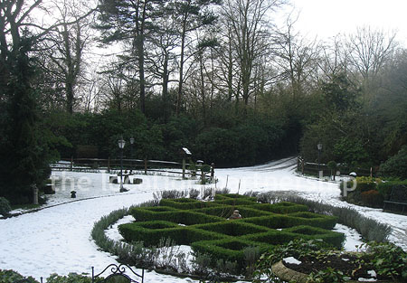 A large country house with 9 acre rural surroundings with private driveway, forecourt and tennis court.