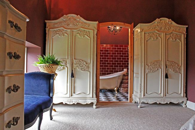 Really characterful conversion with lots of space and great period details.