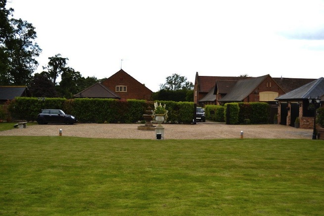 Lovely country garden including outdoor patio and swimming pool (see HC510sp)