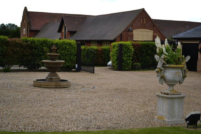 Lovely country garden including outdoor patio and swimming pool (see HC510sp)