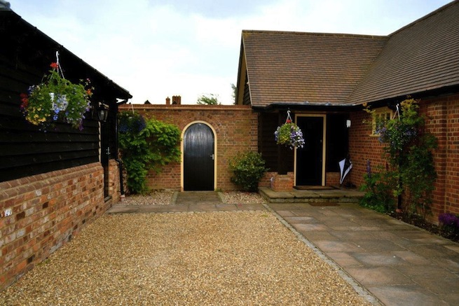 Lovely country garden including outdoor patio and swimming pool (see HC510sp)