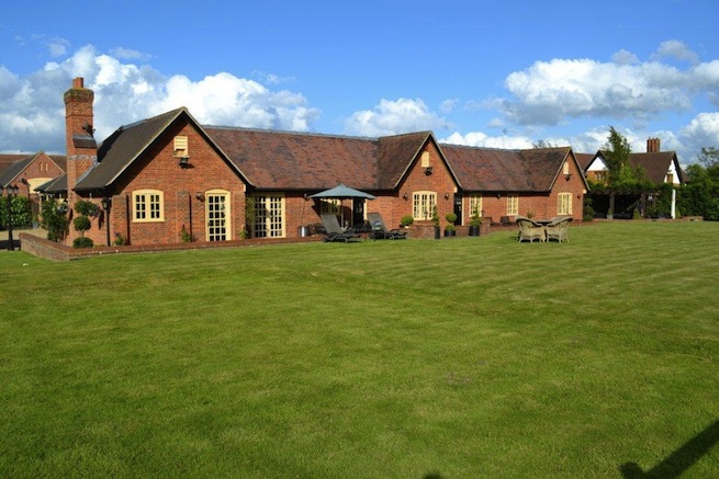 Lovely country garden including outdoor patio and swimming pool (see HC510sp)