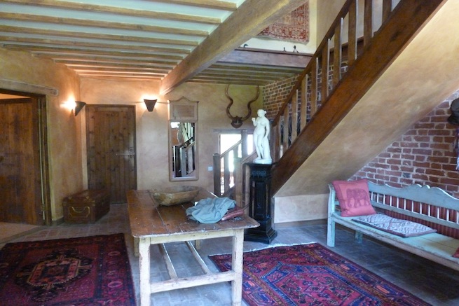 Large converted twin kiln oast with attached converted barn and stables. Large rooms with beams, eclectic decor in old french farmhouse style. Large garden and paddocks.