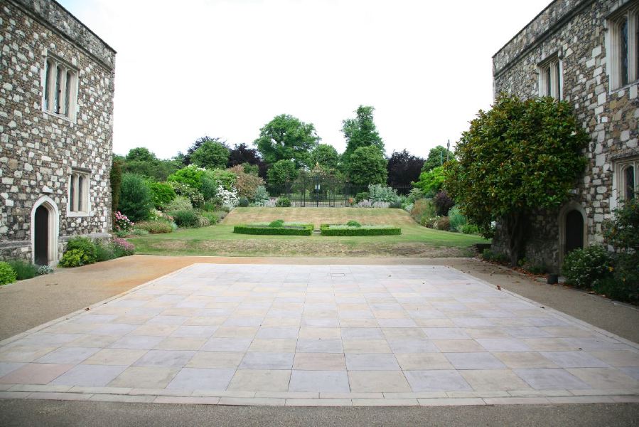 Topiary gardens, rose gardens, formal gardens and parkland around a Medieval Manor House